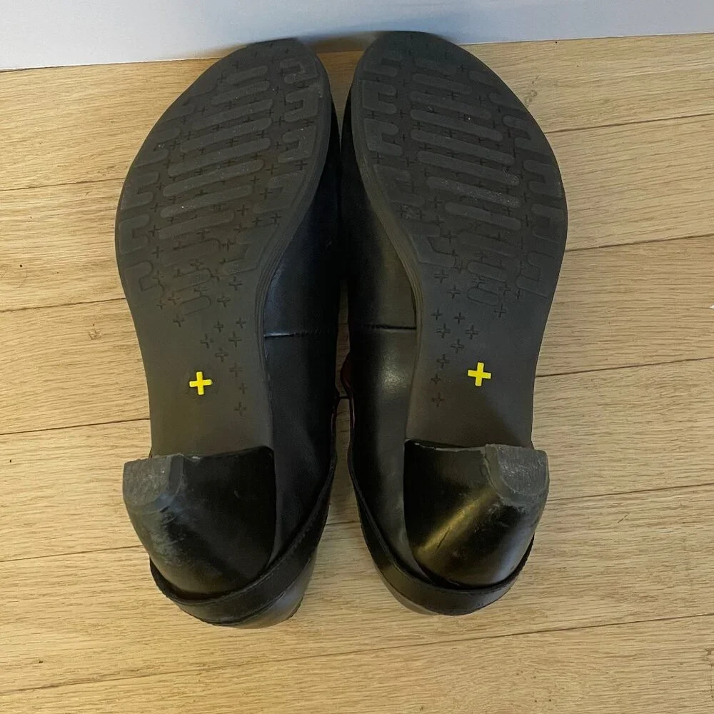 Dr. Martens Amelia low heel black leather shoe size 8.5 (39 EU) - Picture 4 of 7